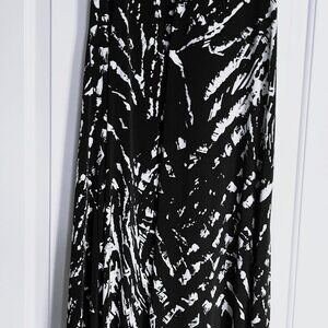 Valdi Maxi Dress – Size XL – Black & White – Off Shoulder – Deep V-Neck – Sexy S